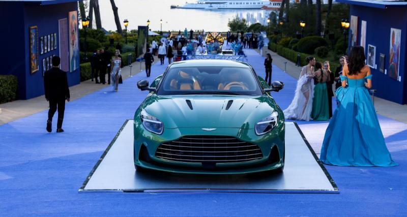  - Le premier exemplaire de l’Aston Martin DB12 est vendu, son prix atteint des sommets