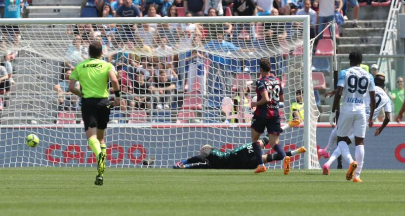  - La boulette dingue d'un gardien offre un but à Osimhen