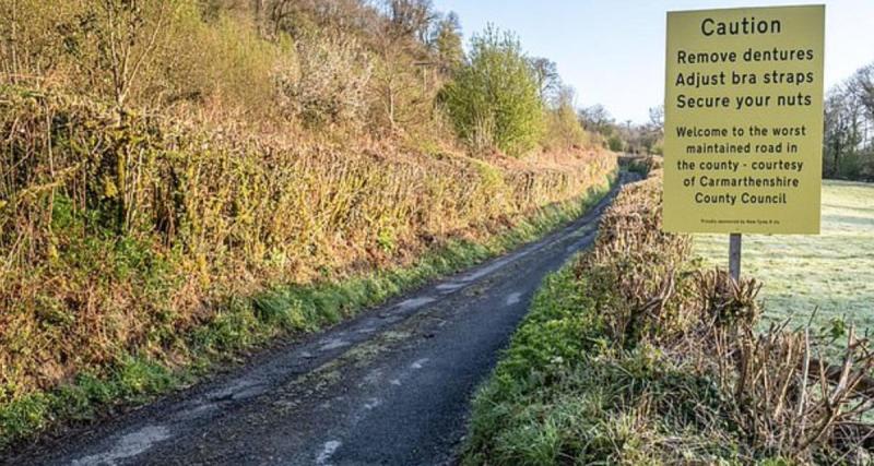  - Cette route est à l’abandon depuis 40 ans, les habitants font passer un message percutant