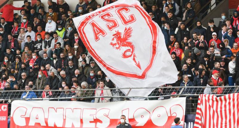  - Cannes : les supporters ont mis le feu pour fêter la montée