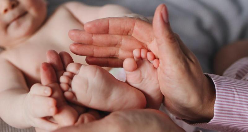  - Le nombre de naissances chute à un taux record : pourquoi les Français ne font plus d’enfants ?