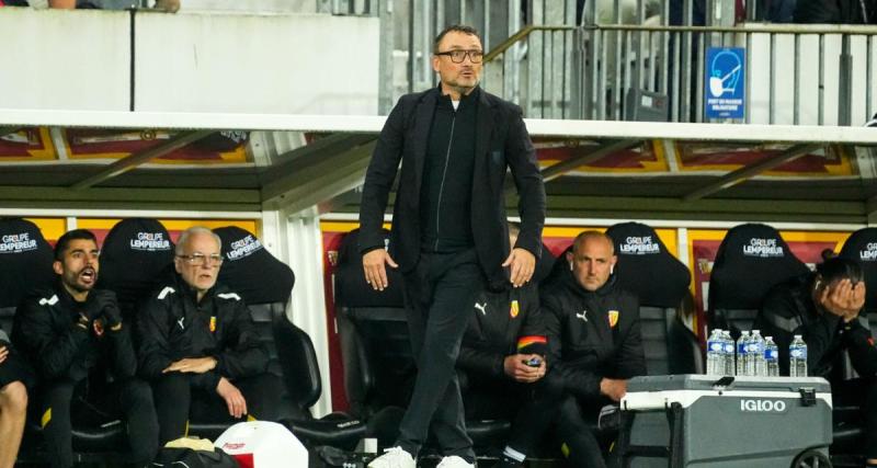  - Lens : Franck Haise félicite ses joueurs après la victoire contre Reims