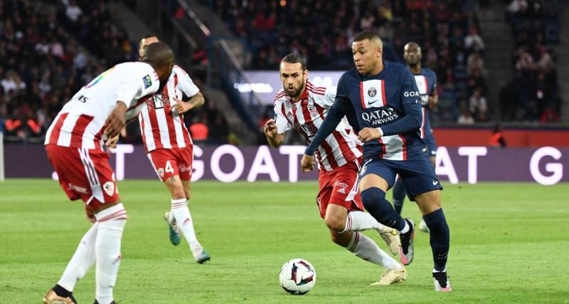  - PSG - Ajaccio : l'étrange décision de l'arbitre en faveur de Mbappé