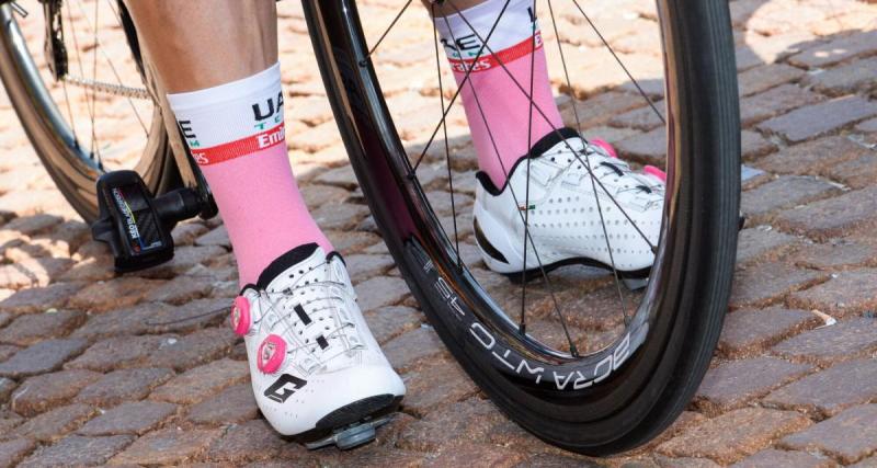  - Quatre jours de Dunkerque : l'impressionnante photo d'un coureur nu ... pour montrer ses multiples blessures après une chute 