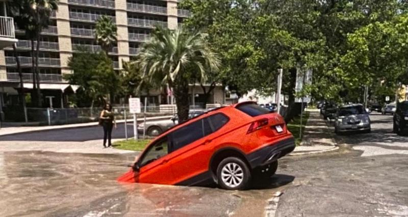  - Il pense rouler dans une flaque d'eau, la voiture est avalée par un trou