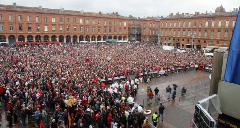  - Toulouse : un écran géant place du Capitole pour la finale