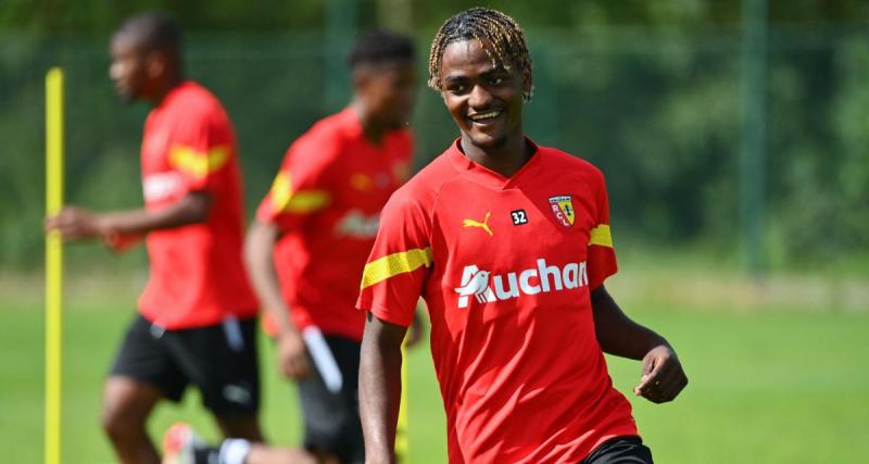  - RC Lens - Mercato : un défenseur officialise son départ, un nouveau titulaire attaqué ! 