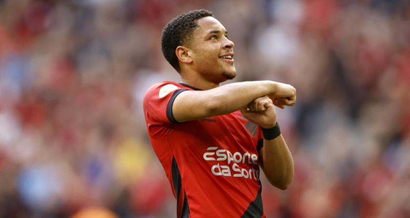  - FC Barcelone - Mercato : Deco a bouclé une première recrue clinquante