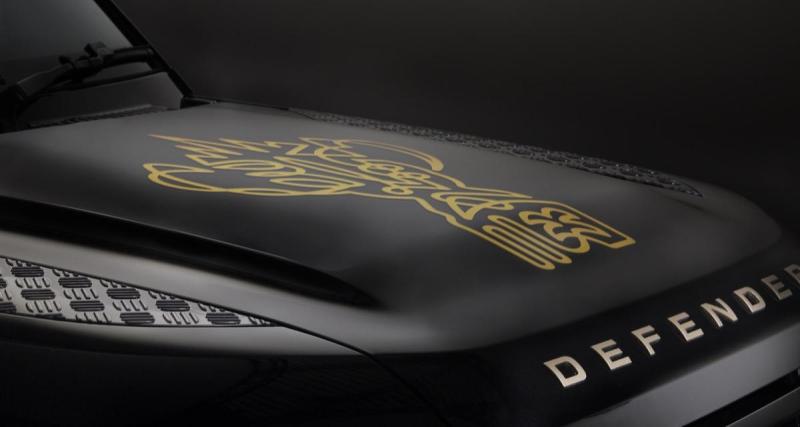  - Spécialement modifié, ce Defender 110 exhibe le trophée de la Coupe du monde de rugby 2023