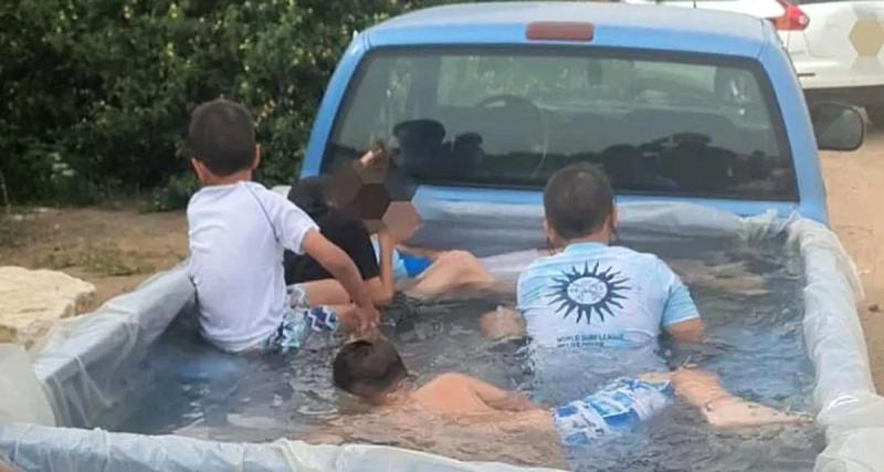  - Il transforme la benne de son pick-up en piscine, la police ne le laisse pas faire