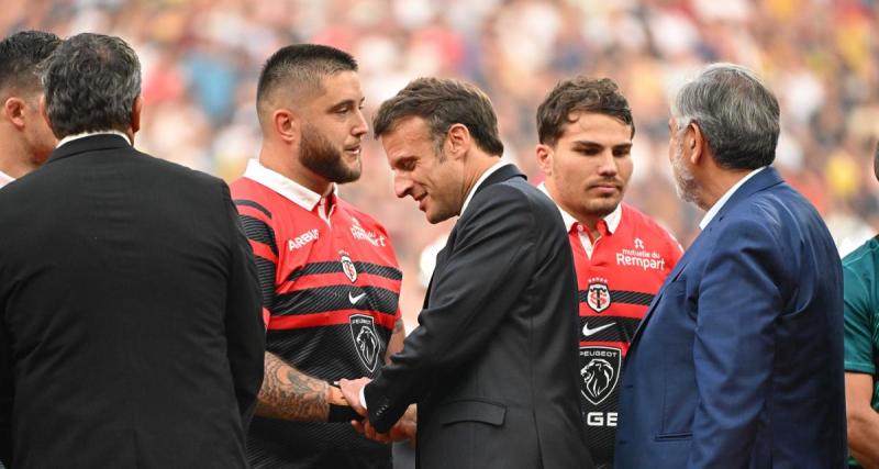  - Stade Toulousain – La Rochelle : Macron s’envoie une bière « cul sec » dans le vestiaire Rouge et Noir