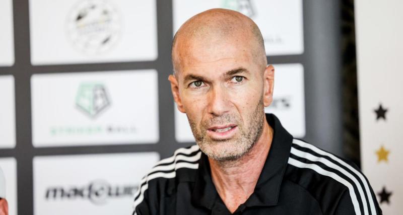  - Zidane fond en larmes après avoir été nommé parrain de l'assiocation "Le Point Rose"