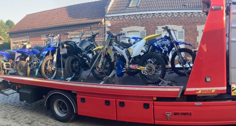  - Le motard fait une roue arrière devant les gendarmes, ils le retrouvent plus tard chez lui