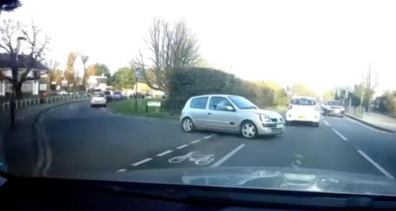 - VIDEO - Il grille une priorité, par chance le conducteur ignoré a fait preuve de très bons réflexes