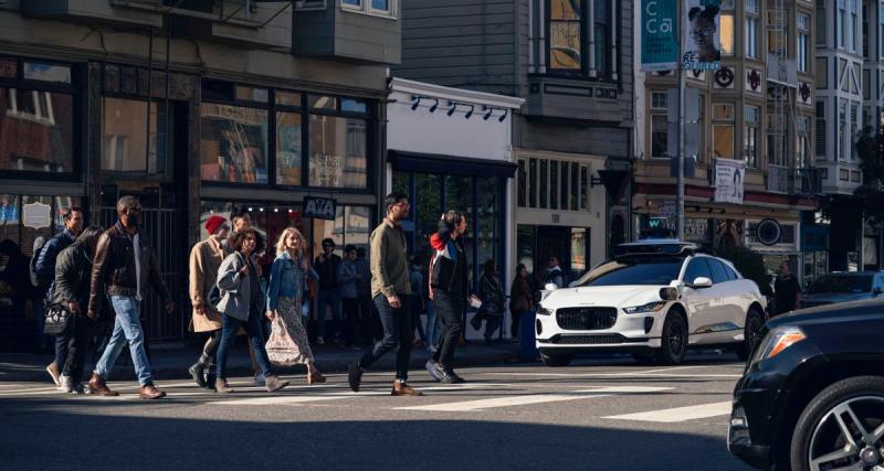  - Cette voiture autonome bloque la circulation, tout ça parce qu’elle est tombée en panne