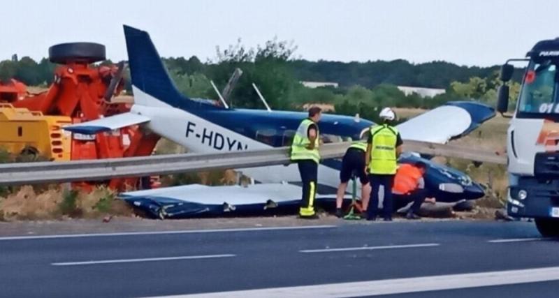  - L'aéronef loupe son atterrissage, il finit dans la glissière de sécurité qui borde la nationale