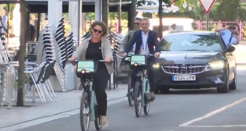  - La ministre espagnole de la Transition écologique en pleine tempête après une mise en scène sur un vélo 