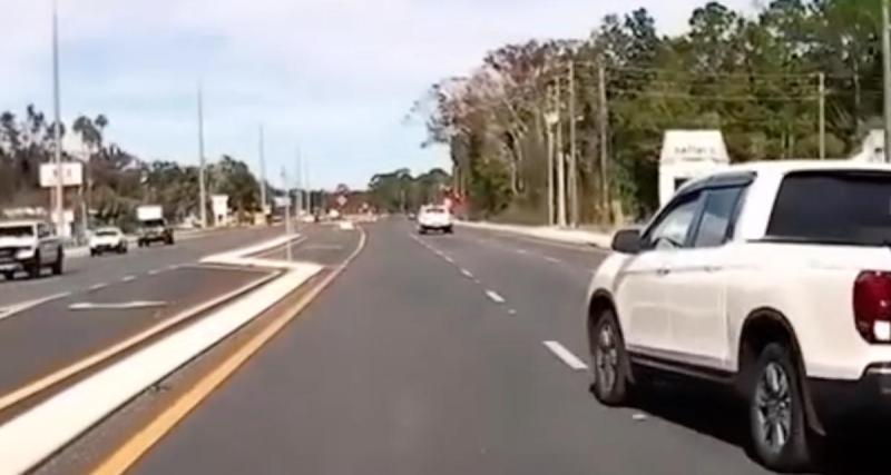  - VIDEO - Ce pick-up se croit seul au monde, l’accident est évité de peu