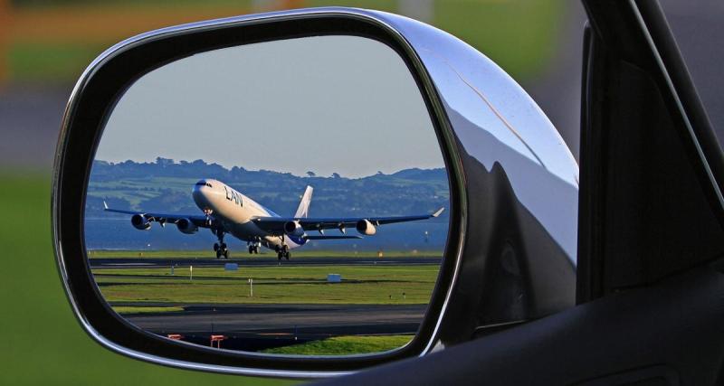  - Ce chauffeur laisse sa voiture au gardiennage de l'aéroport, il la retrouve endommagée et avec 800 km de plus au compteur