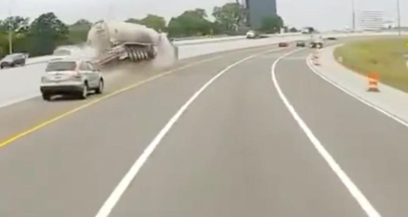  - VIDEO - Le chauffeur du camion-citerne s’endort sur l’autoroute, il finit dans le décor et s'embrase