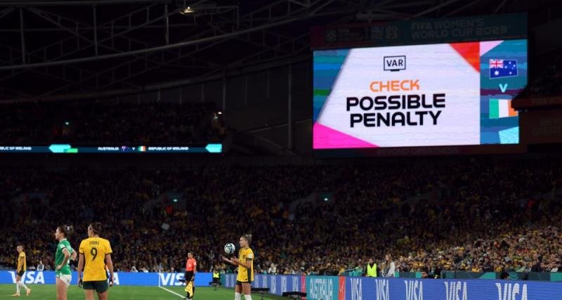  - Coupe du Monde : premier usage du VAR avec micro