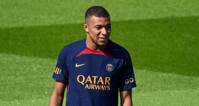  - PSG : les images fortes de Mbappé avec les supporters après sa mise à l'écart