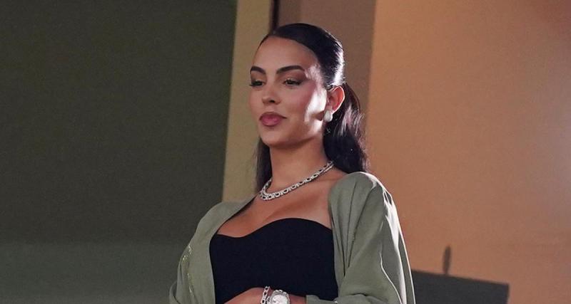  - Georgina Rodriguez dévoile son incroyable popotin sur la plage !