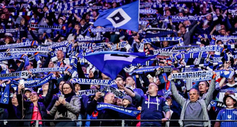  - Hambourg : les Ultras brandissent une banderole en soutien au jeune Nahel, tué il y a un mois 