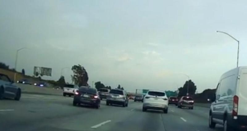 - VIDEO - À toute allure sur l’autoroute, ce chauffard perd logiquement le contrôle !