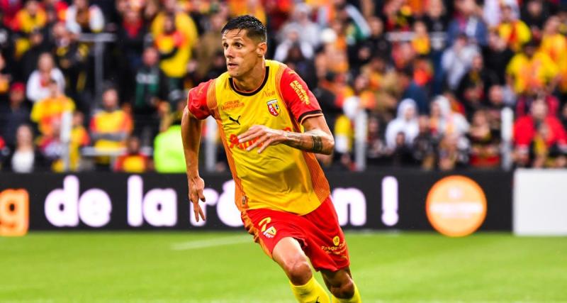  - Lens : Sotoca inscrit un lob du milieu de terrain contre Manchester United