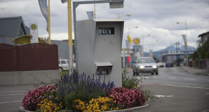  - Le distributeur automatique de nourriture est déguisé en radar, ça ne fait pas rire les automobilistes