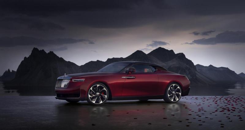 - Rolls-Royce Droptail La Rose Noire (2023) : ce luxueux cabriolet s’inspire du romantisme à la française