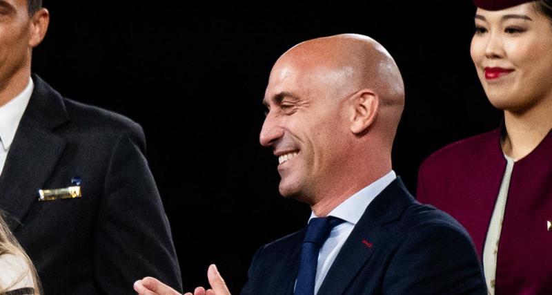  - Espagne : le président de la Fédération s’excuse après son dérapage et son baiser forcé 