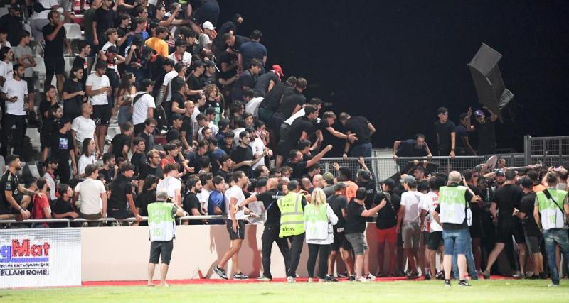  - Ajaccio – Bordeaux : le match interrompu près d’une heure après une violente bagarre entre supporters (vidéo)