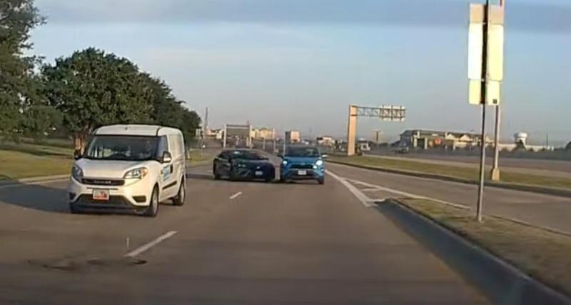  - VIDEO - Ce chauffard change de voie n’importe comment, c’est un SUV qui en fait les frais !