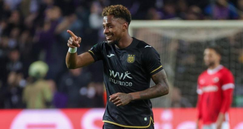  - OM : Longoria surprend tout le monde et tient son arrière droit