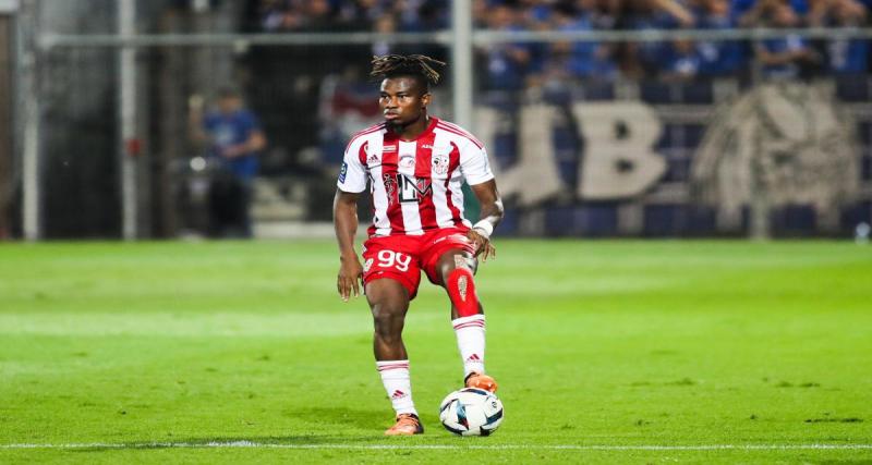  - OL : un indésirable résilie son contrat et file en Belgique (off)