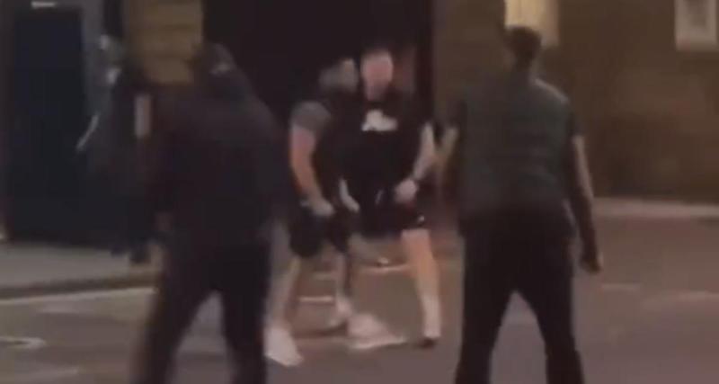  - Le capitaine de Newcastle dans une terrible bagarre en pleine rue !