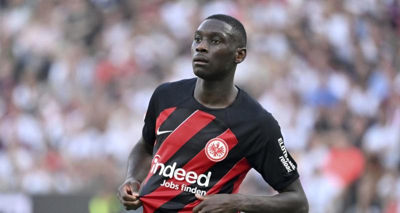  - PSG : Kolo Muani est sorti voir les supporters après sa signature !