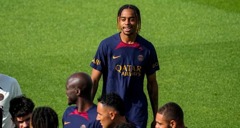  - 🚨 Barcola est bien présent dans le groupe du PSG contre l'OL, Verratti et Kolo Muani absents !