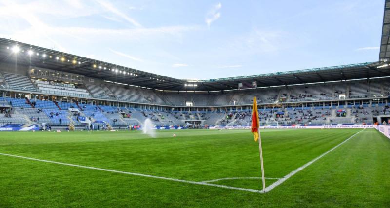  - Sedan : les supporters se sont réunis devant le stade Louis-Dugauguez après la rétrogradation en R3