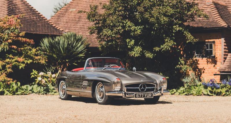  - Intégralement restaurée, cette Mercedes-Benz 300 SL Roadster a nécessité 3 500 heures de travail
