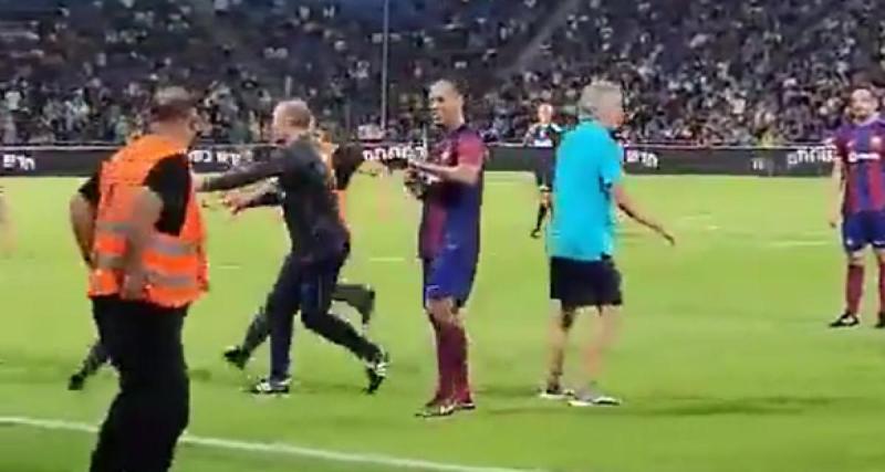  - Barça : quand Ronaldinho feinte un intrus sur la pelouse