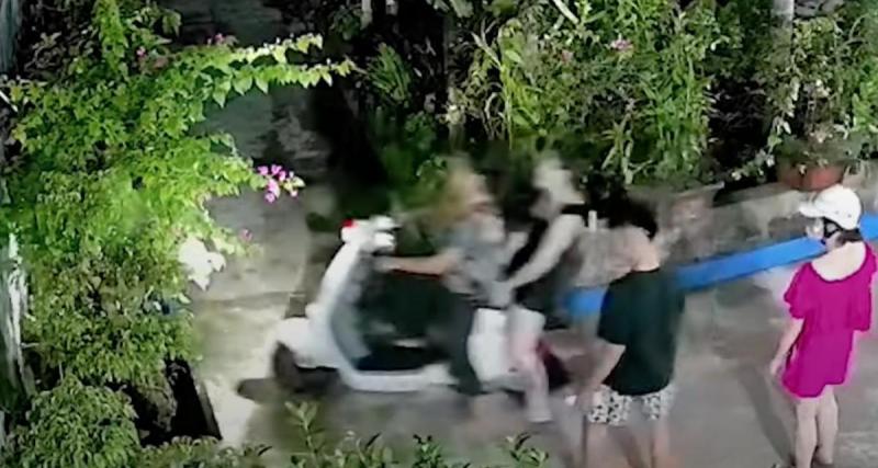  - VIDEO - Quand maman s’essaie au scooter