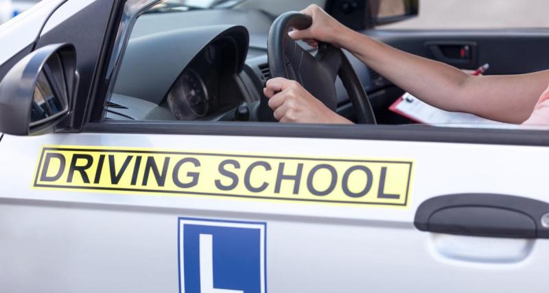  - Après 12 échecs au permis de conduire, il envoie un sosie à sa place !