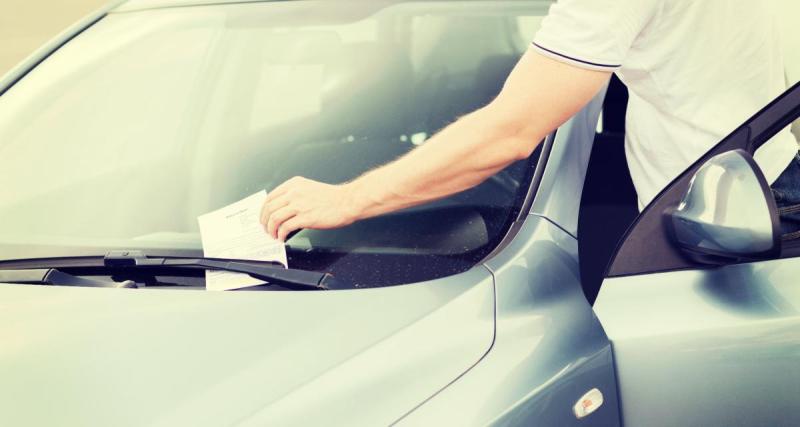  - Cet automobiliste prend 80€ d'amende pour avoir déchargé un frigo devant chez lui