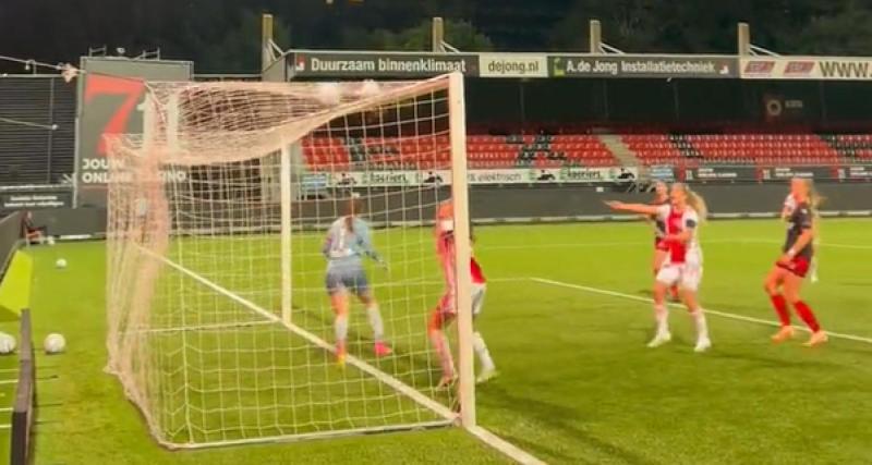  - Le but lunaire des féminines de l'Ajax sur coup franc !
