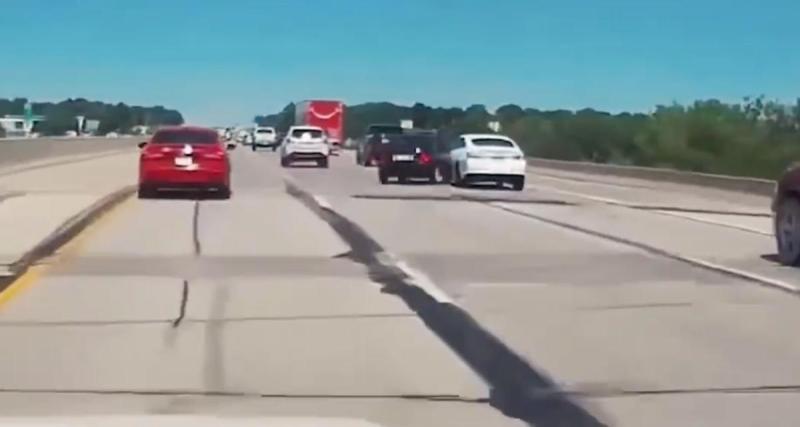 - VIDEO - Il perd le contrôle de sa voiture, cet automobiliste envoie un autre conducteur dans le décor