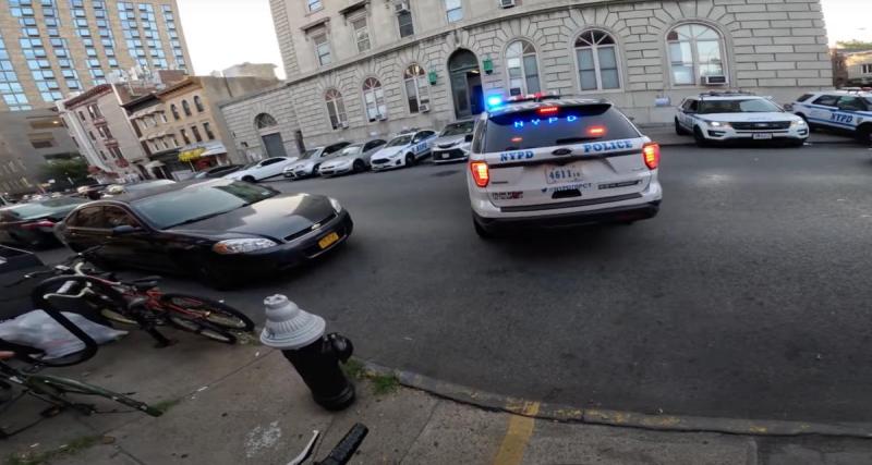  - VIDEO - Ce cycliste fait la leçon à un policier mal garé, il repart avec une amende