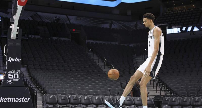  - NBA : la photo virale de Wembanyama et Durant, l'Américain tancé sur sa taille 